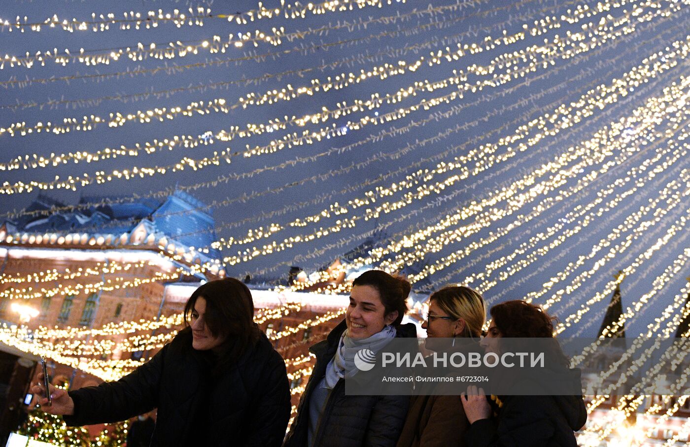 Праздничное украшение Москвы к Новому году 