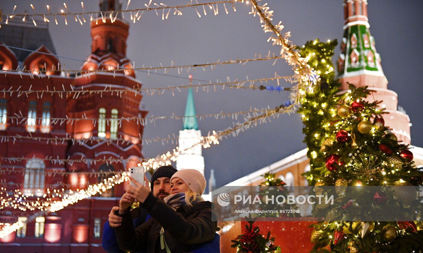 Праздничное украшение Москвы к Новому году 