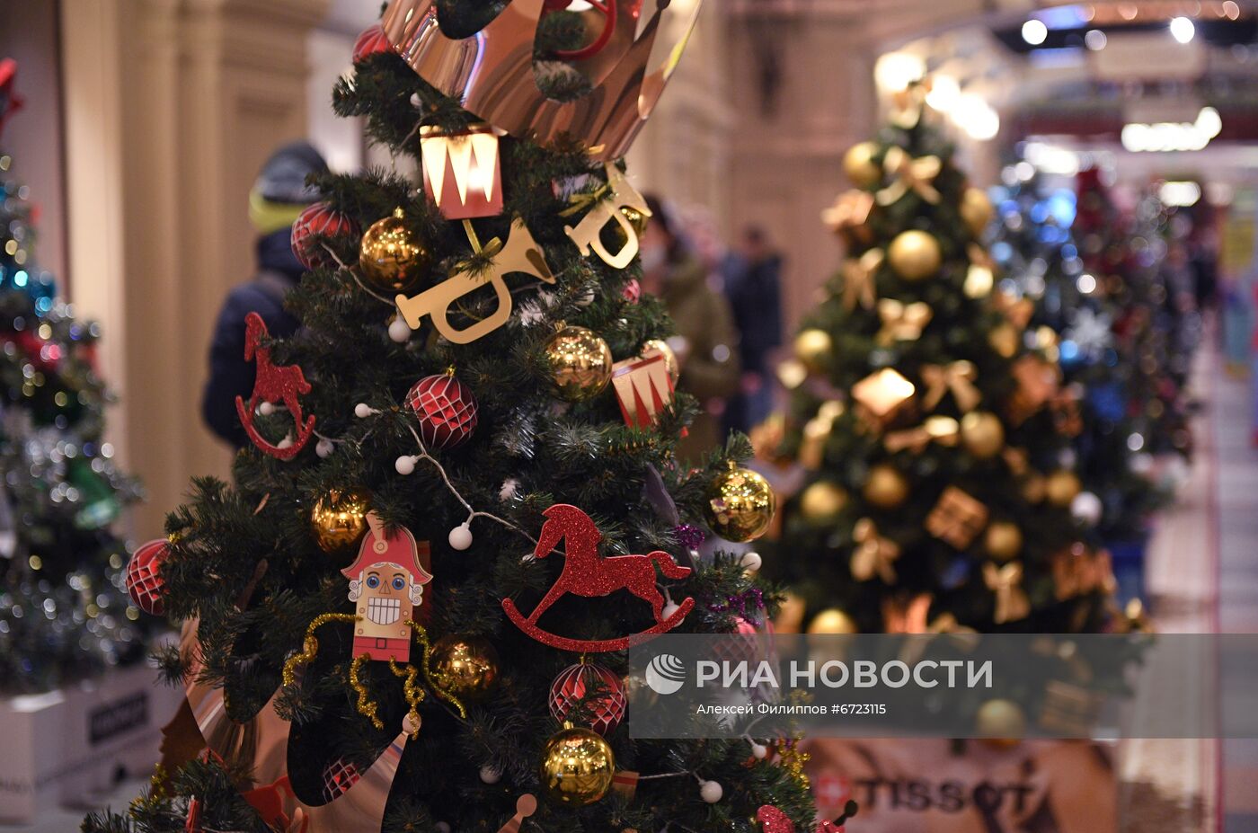 Выставка "Новогодние елки в ГУМе на Красной площади"