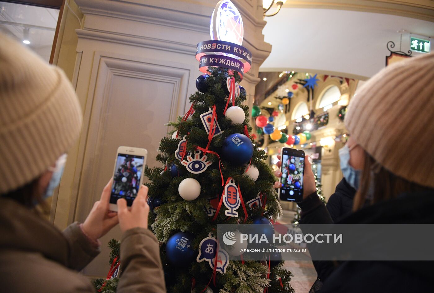 Выставка "Новогодние елки в ГУМе на Красной площади"