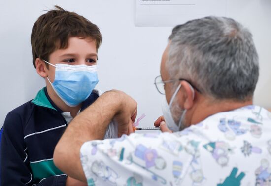 Вакцинация детей от COVID-19 в Испании