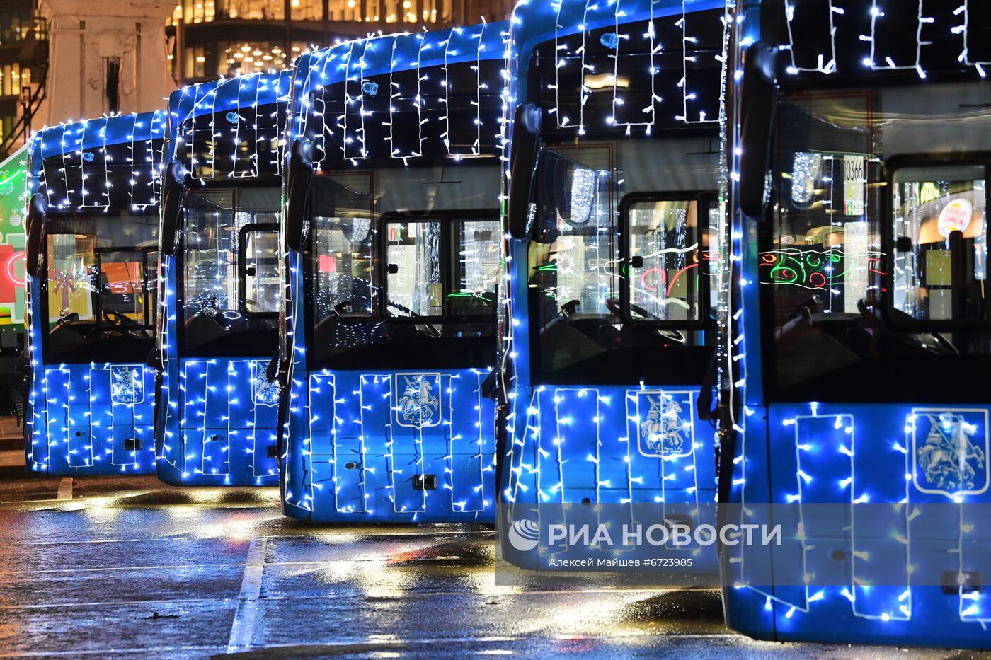 Запуск новогоднего транспорта в Москве 