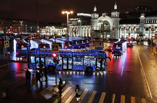 Запуск новогоднего транспорта в Москве 