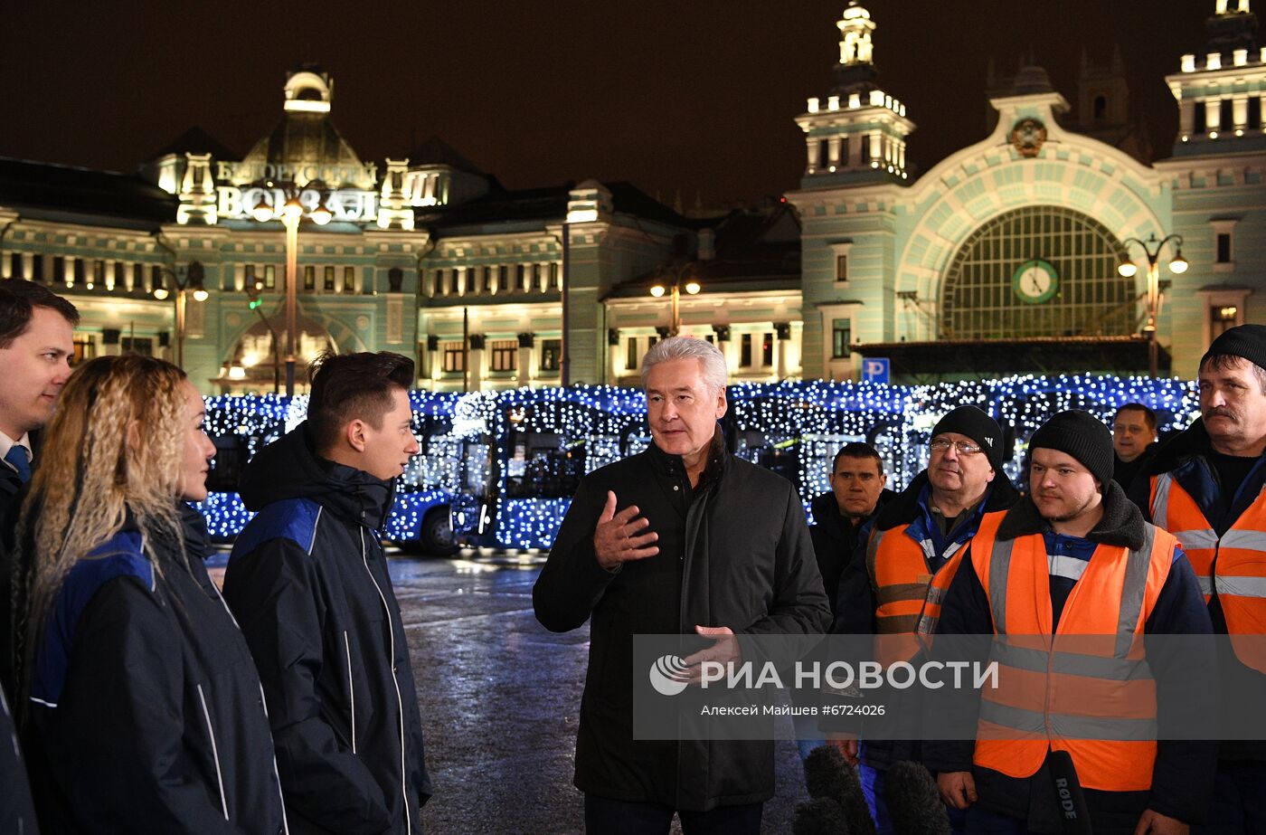 Запуск новогоднего транспорта в Москве 