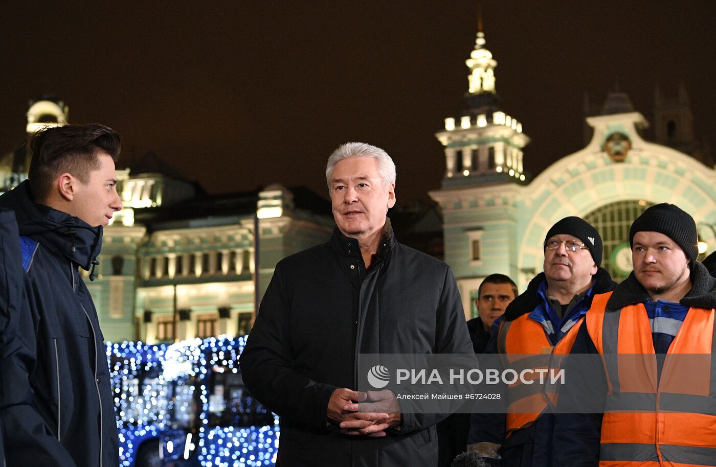 Запуск новогоднего транспорта в Москве 