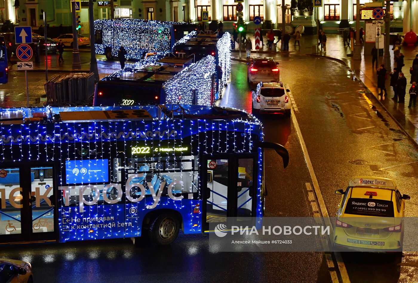 Запуск новогоднего транспорта в Москве 