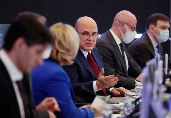 Премьер-министр РФ М. Мишустин встретился с членами правительственного совета по развитию отечественной кинематографии 
