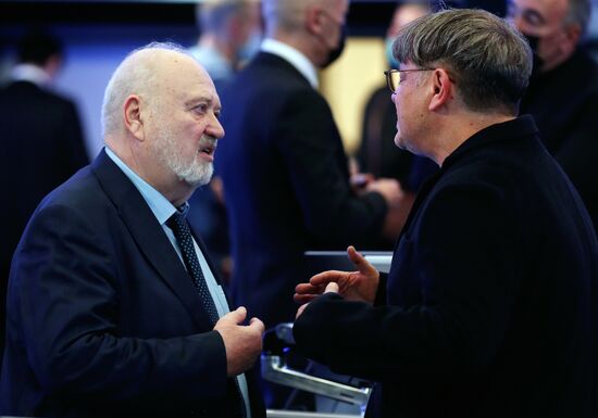 Премьер-министр РФ М. Мишустин встретился с членами правительственного совета по развитию отечественной кинематографии 