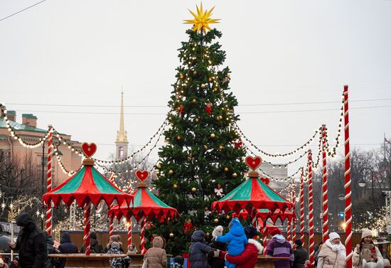 Работа рождественских ярмарок в Санкт-Петербурге