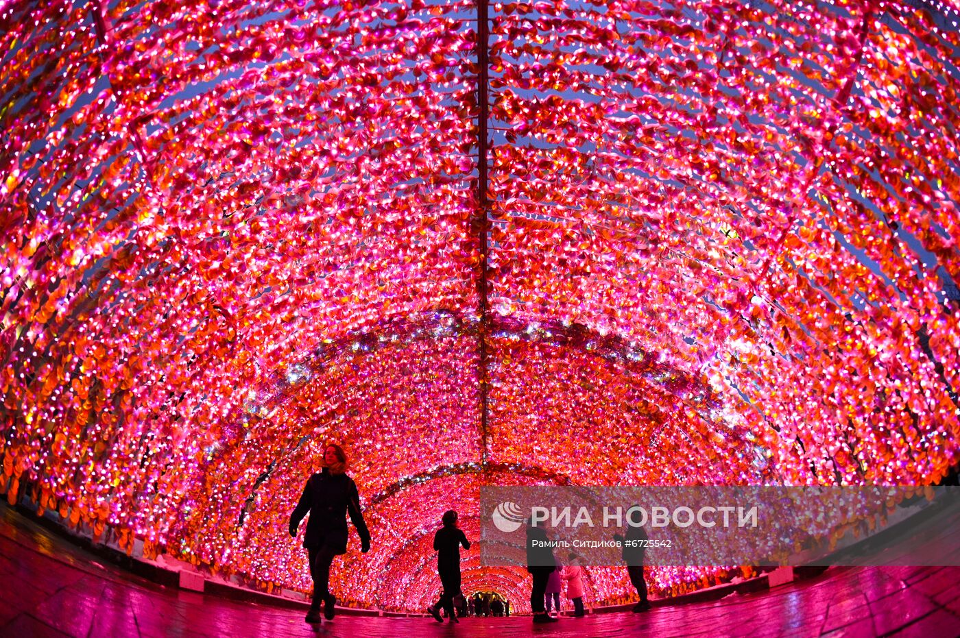 Праздничное украшение Москвы к Новому году 