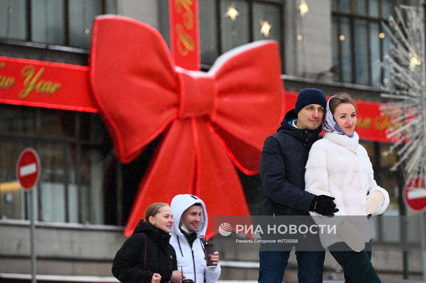 Праздничное украшение Москвы к Новому году 