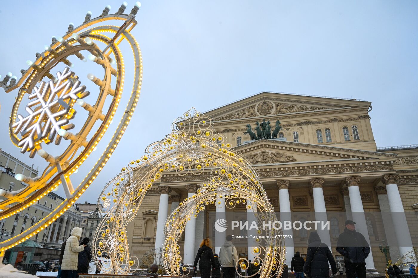 Праздничное украшение Москвы к Новому году 