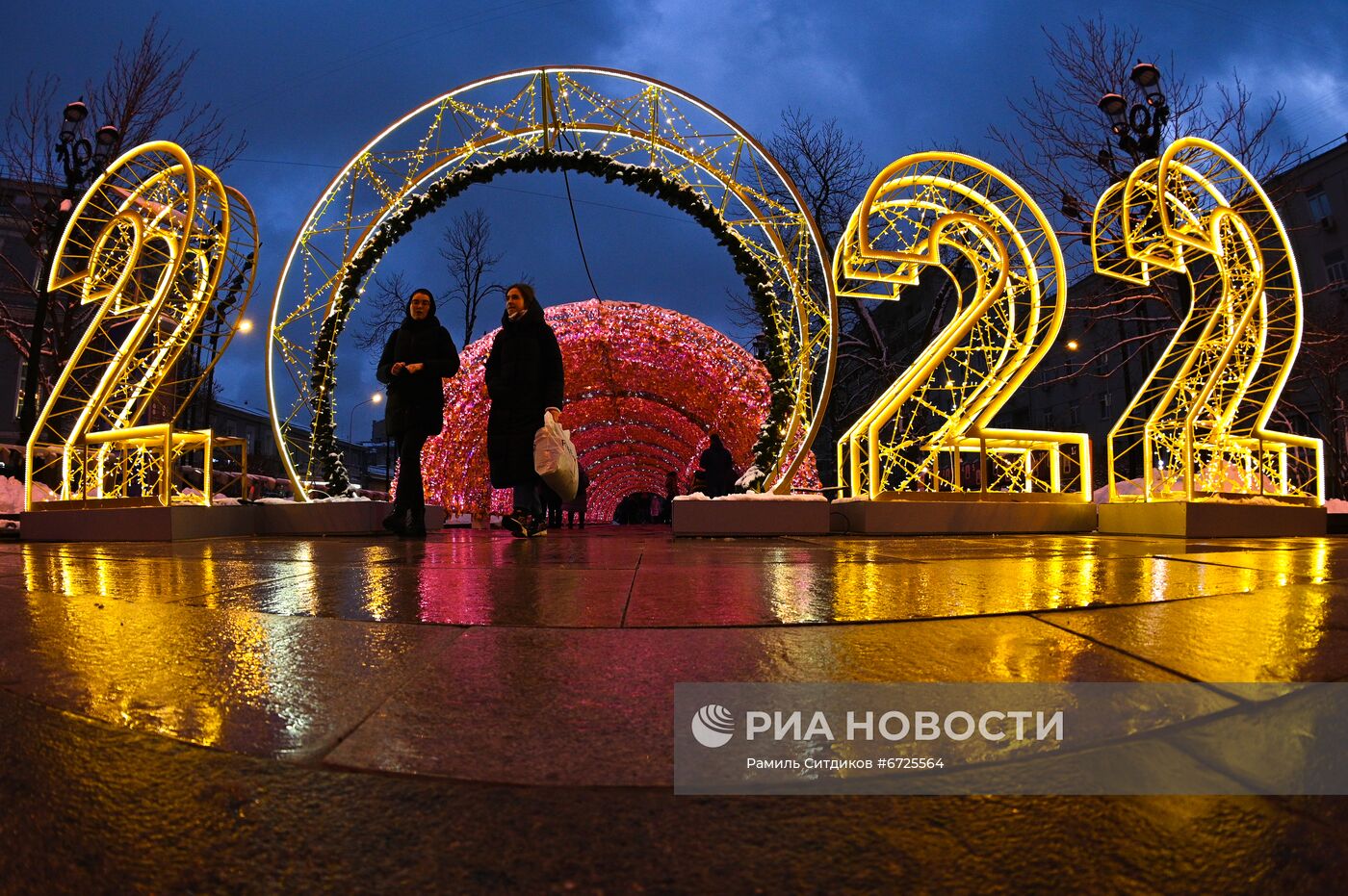 Праздничное украшение Москвы к Новому году 
