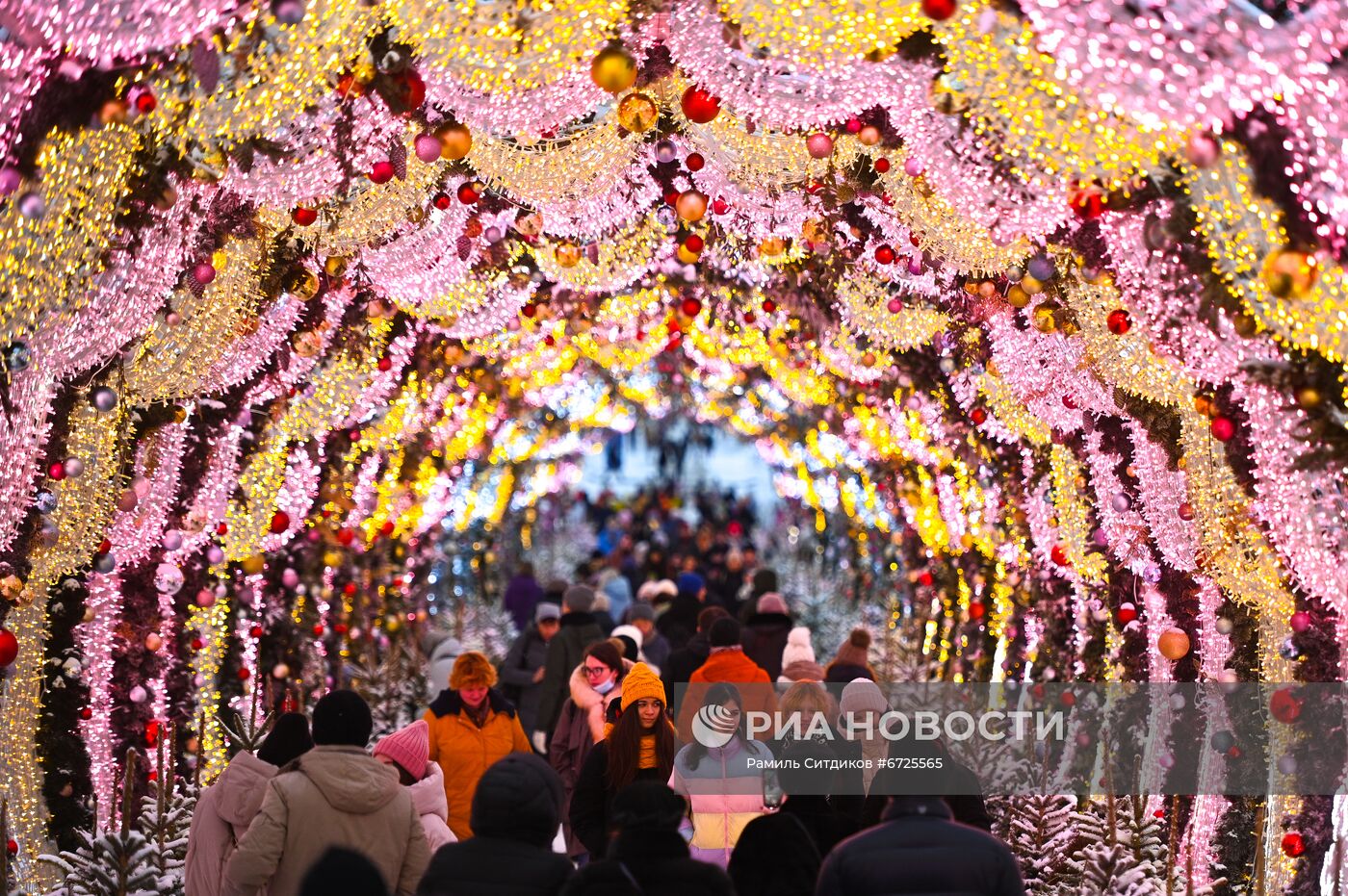 Праздничное украшение Москвы к Новому году 