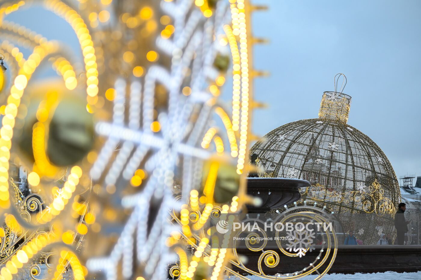 Праздничное украшение Москвы к Новому году 