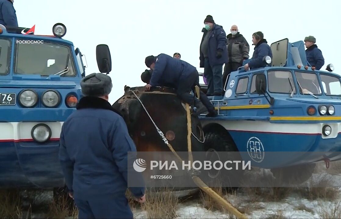 Посадка спускаемого аппарата корабля "Союз МС-20" в Казахстане 