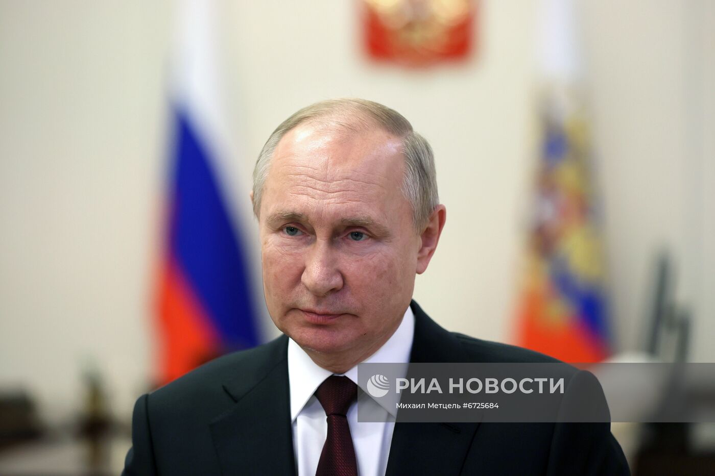 Президент РФ В. Путин выступил с поздравлением с Днём работника органов безопасности