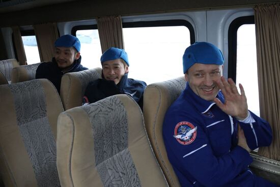 Посадка спускаемого аппарата корабля "Союз МС-20" в Казахстане 