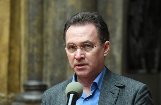 П/к, посвященная итогам изучения и консервации картины "Красные виноградники в Арле. Монмажур"