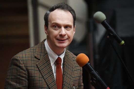 П/к, посвященная итогам изучения и консервации картины "Красные виноградники в Арле. Монмажур"