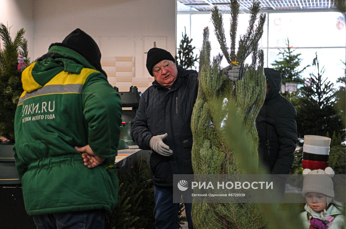 Елочные базары открылись в Москве