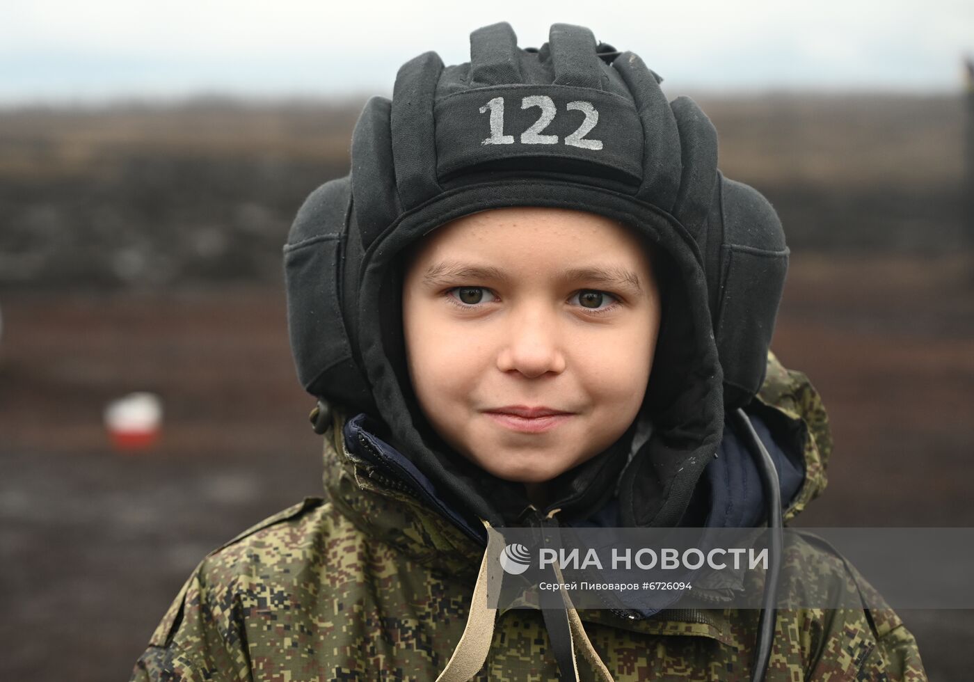 Танкисты ЮВО исполнили желание братьев-близнецов прокатиться на танке Т-72Б3