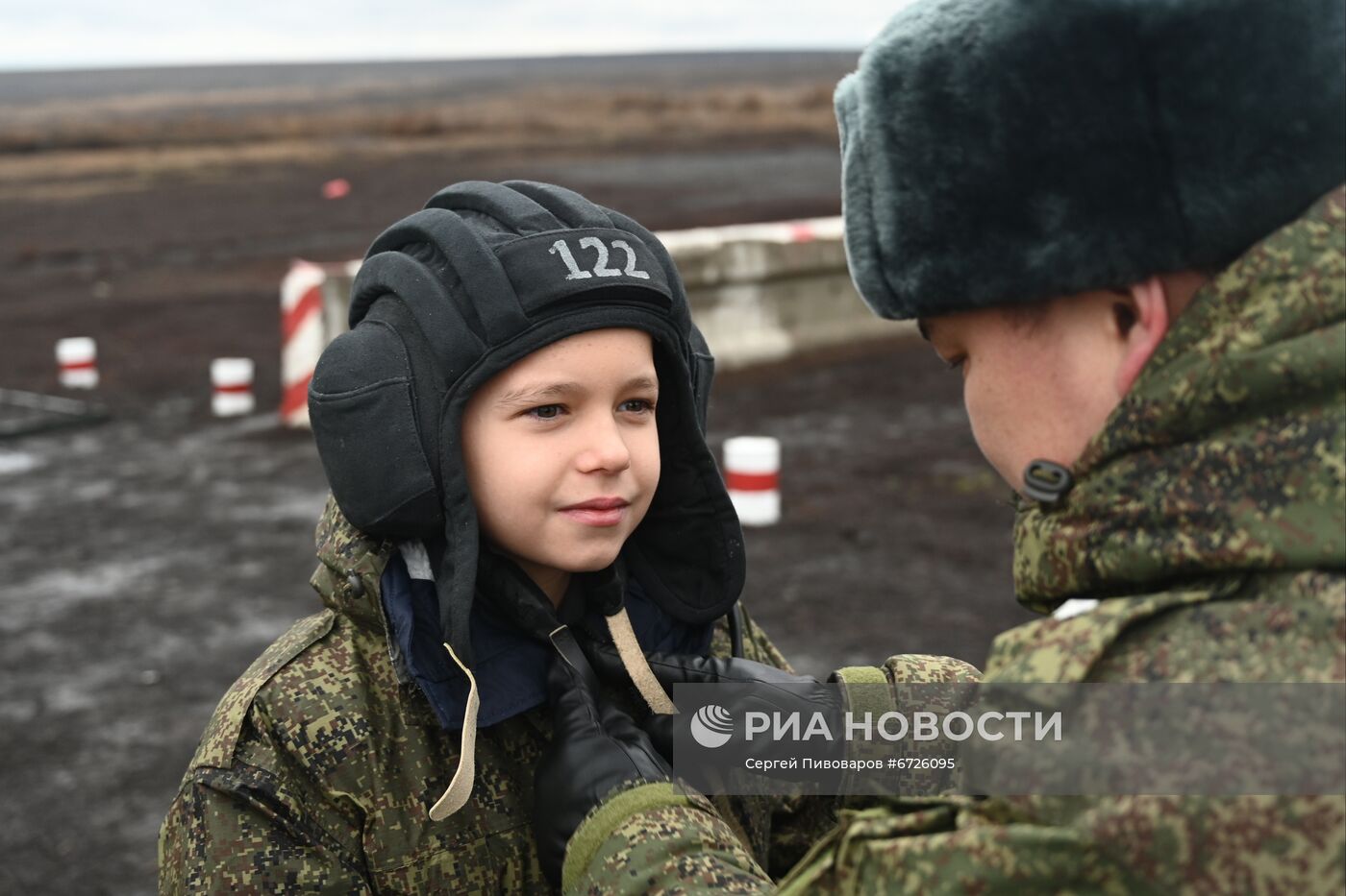 Танкисты ЮВО исполнили желание братьев-близнецов прокатиться на танке Т-72Б3