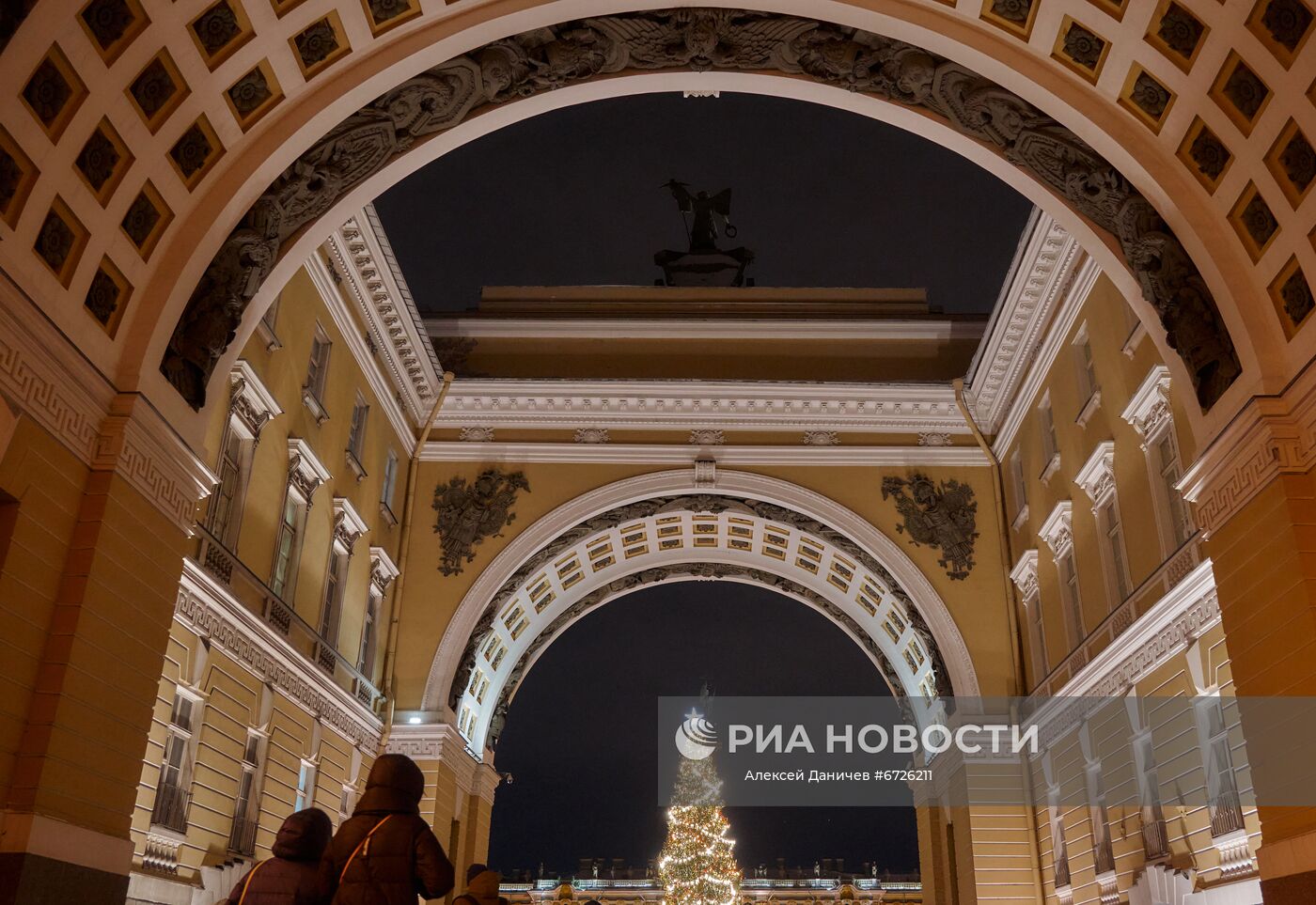 Новогоднее оформление Санкт-Петербурга