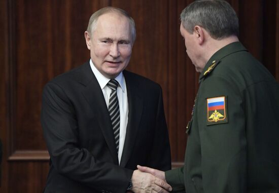 Президент РФ В. Путин провел расширенное заседание коллегии Минобороны РФ