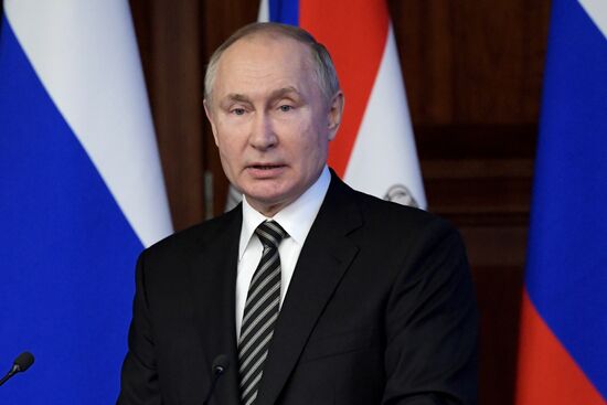 Президент РФ В. Путин провел расширенное заседание коллегии Минобороны РФ