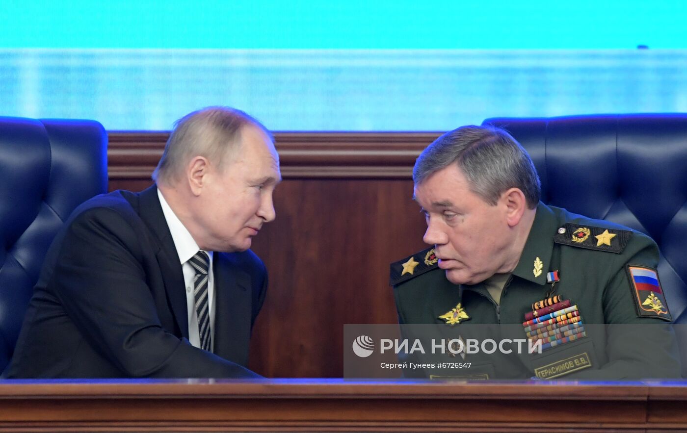 Президент РФ В. Путин провел расширенное заседание коллегии Минобороны РФ