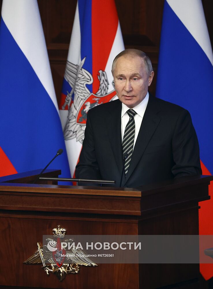 Президент РФ В. Путин провел расширенное заседание коллегии Минобороны РФ