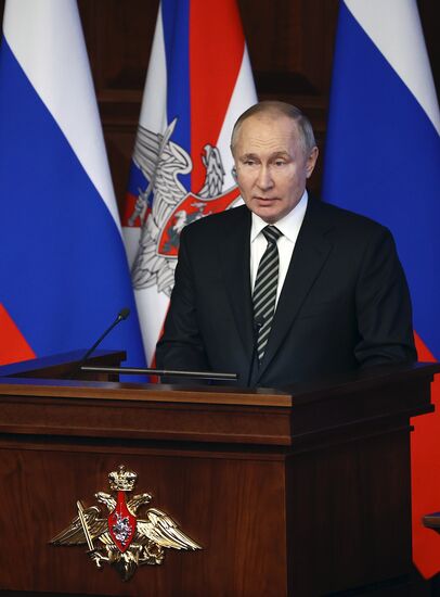 Президент РФ В. Путин провел расширенное заседание коллегии Минобороны РФ