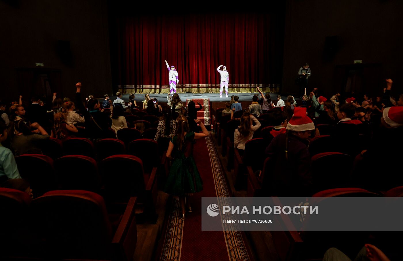 Губернаторская ёлка в Драматическом театре Мурманска