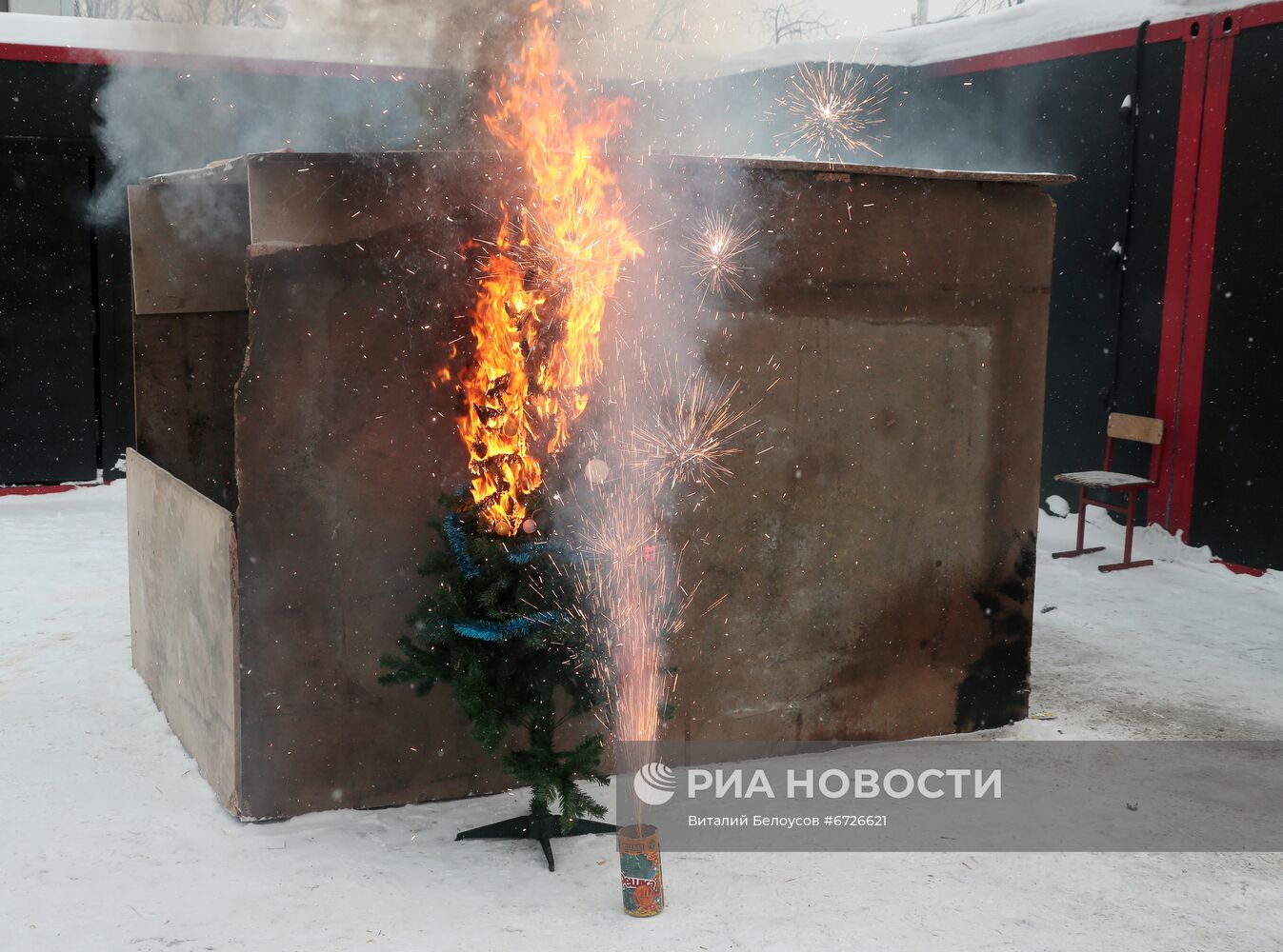 Специалисты МЧС ознакомили с мерами безопасности в новогодние праздники