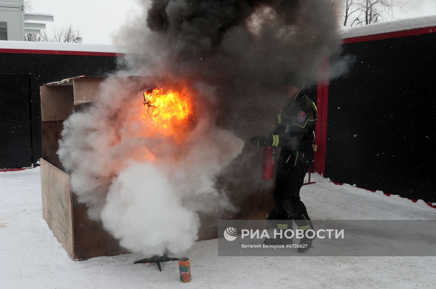 Специалисты МЧС ознакомили с мерами безопасности в новогодние праздники