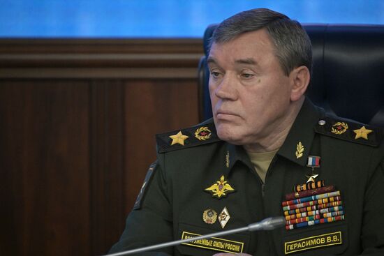 Президент РФ В. Путин провел расширенное заседание коллегии Минобороны РФ