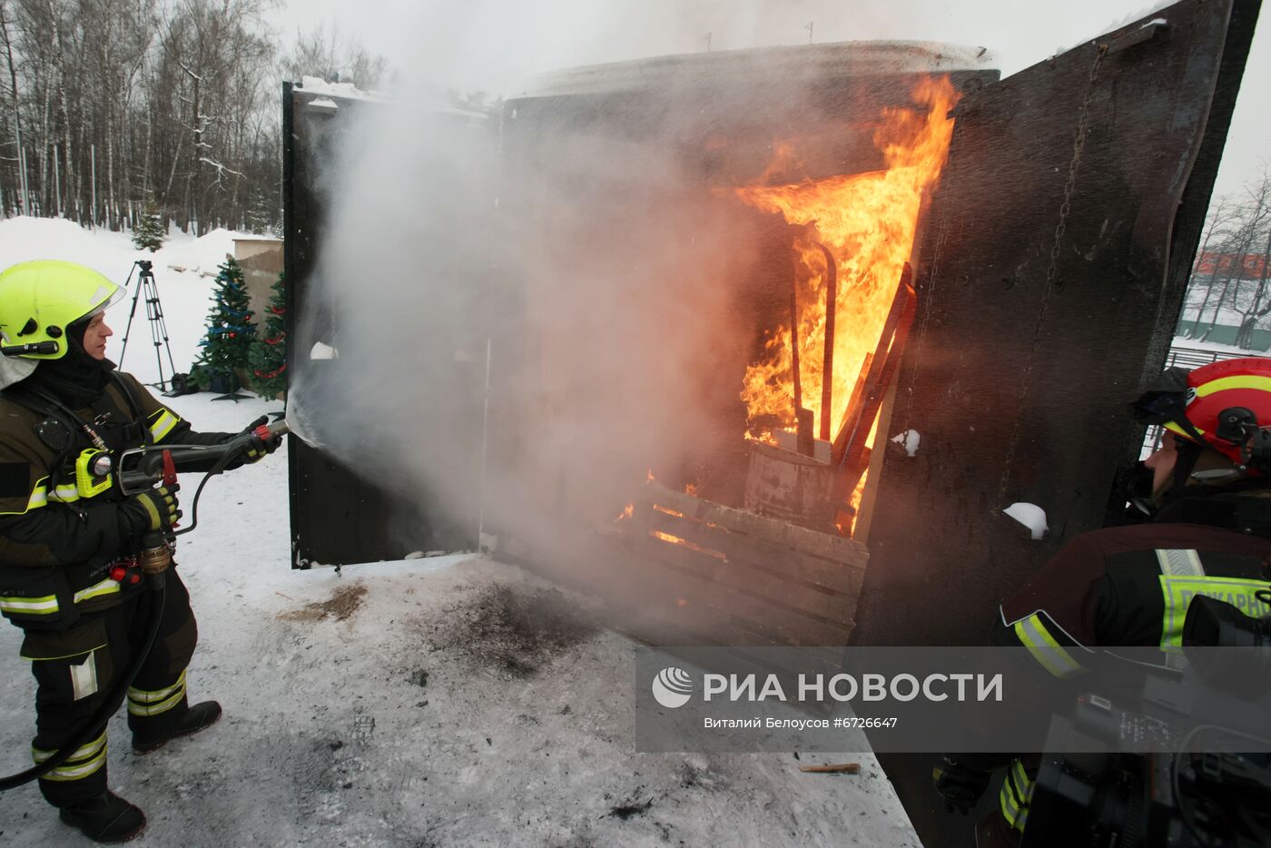 Специалисты МЧС ознакомили с мерами безопасности в новогодние праздники