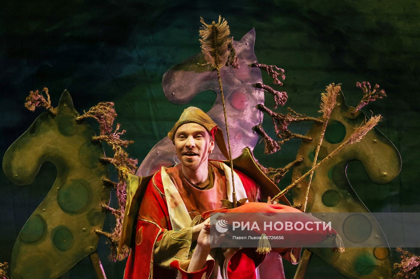 Губернаторская ёлка в Драматическом театре Мурманска