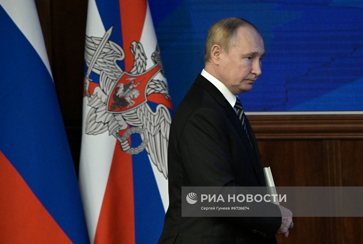 Президент РФ В. Путин провел расширенное заседание коллегии Минобороны РФ