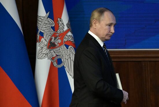 Президент РФ В. Путин провел расширенное заседание коллегии Минобороны РФ