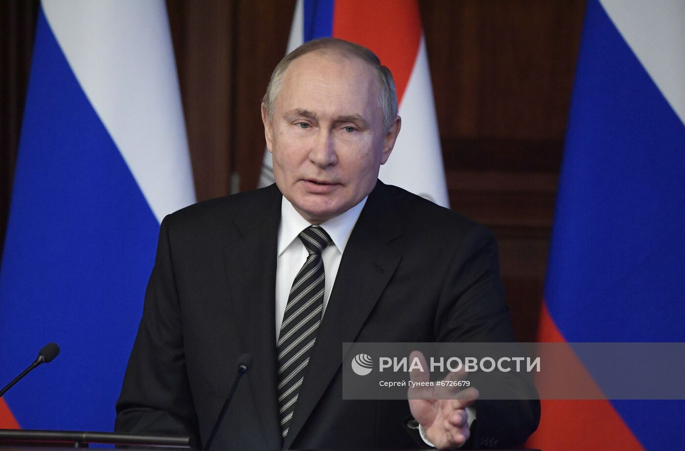 Президент РФ В. Путин провел расширенное заседание коллегии Минобороны РФ