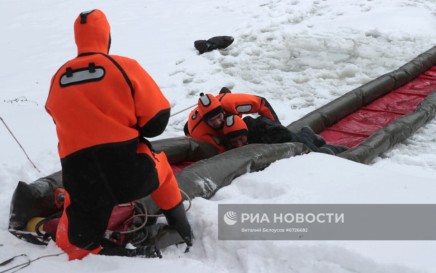 Специалисты МЧС ознакомили с мерами безопасности в новогодние праздники