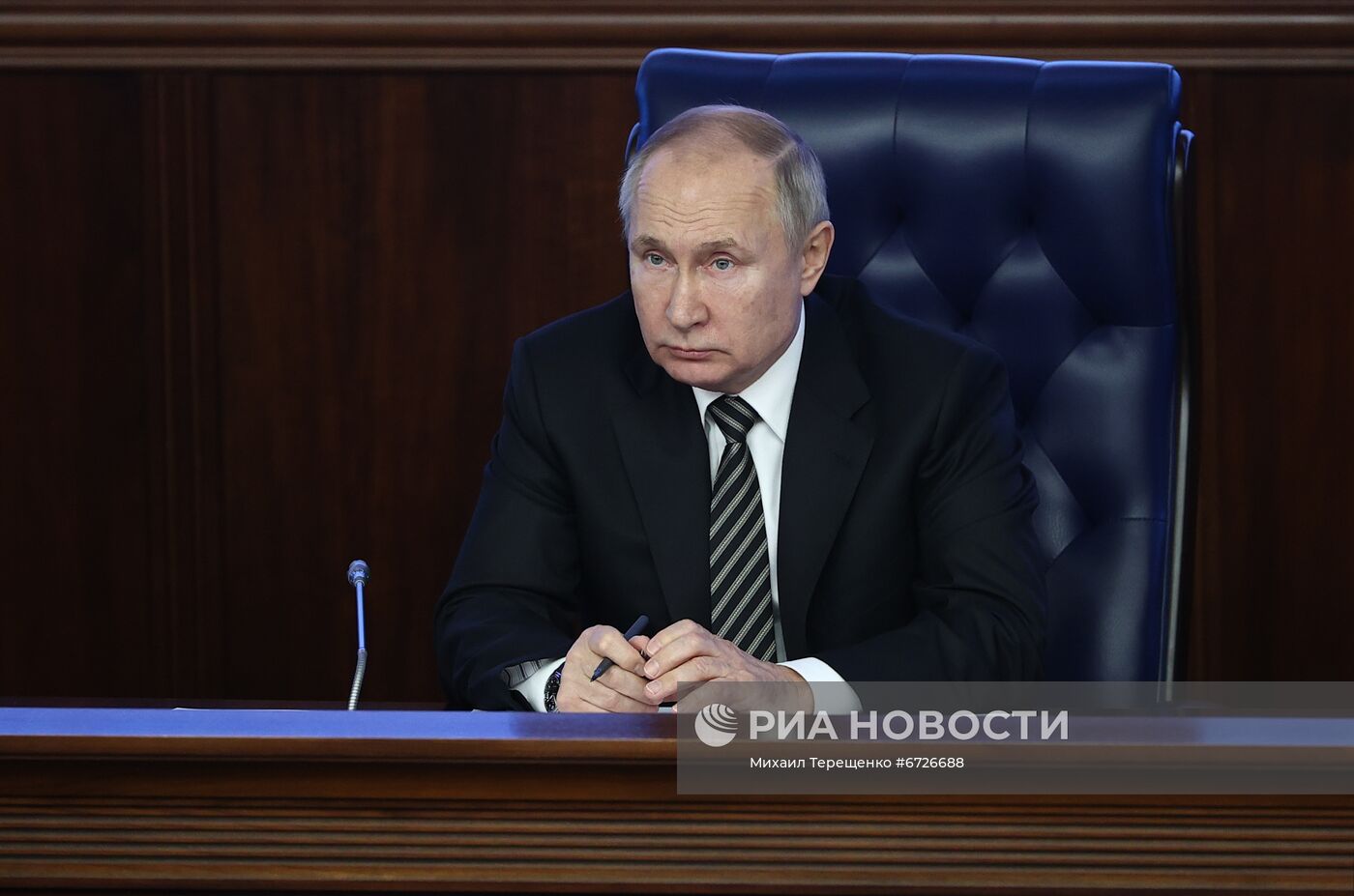 Президент РФ В. Путин провел расширенное заседание коллегии Минобороны РФ