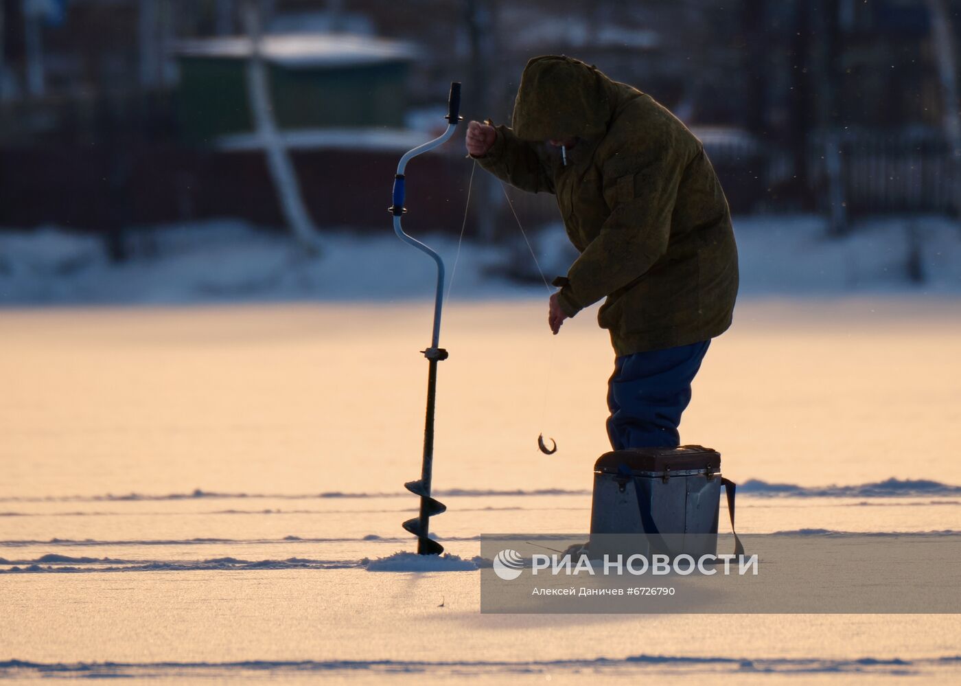 Верхнее Суздальское озеро в Санкт-Петербурге зимой