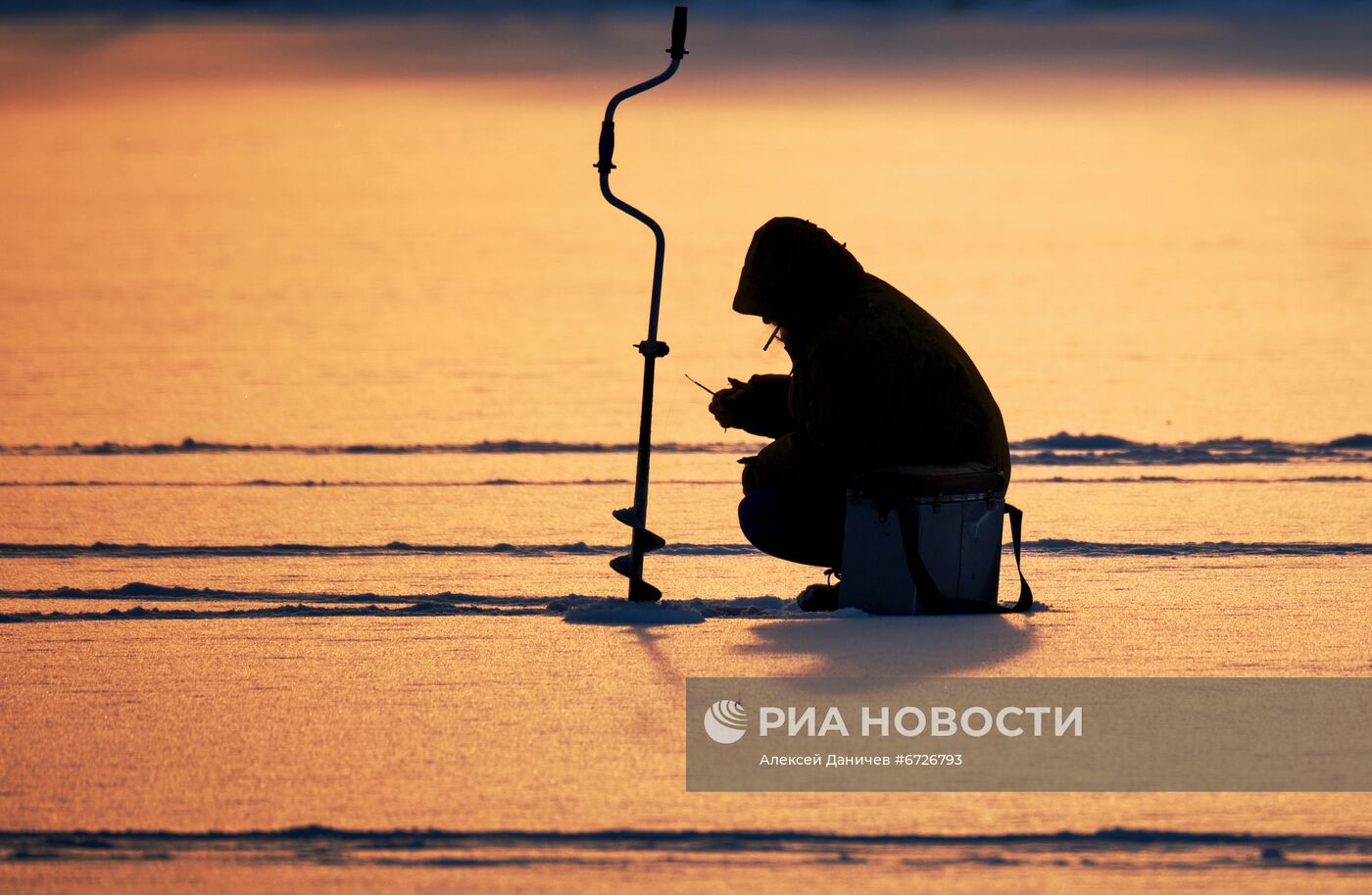 Верхнее Суздальское озеро в Санкт-Петербурге зимой