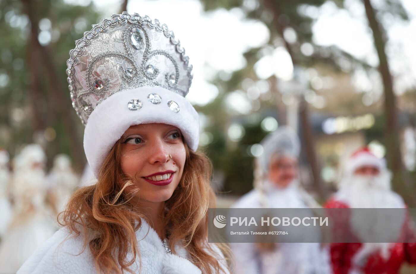 Шествие Дедов Морозов в Геленджике