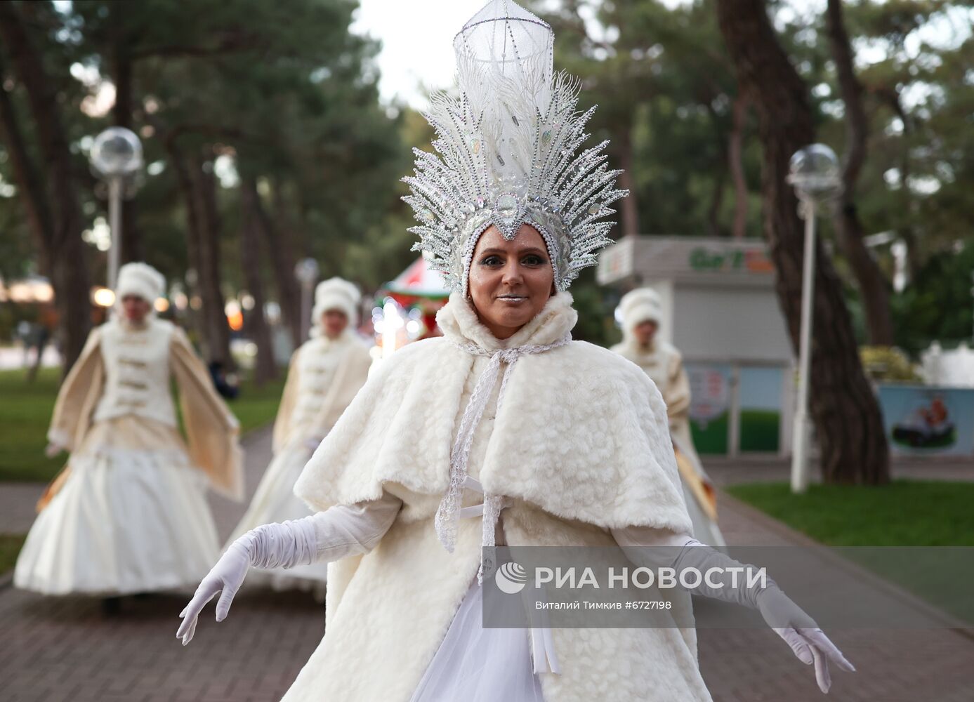 Шествие Дедов Морозов в Геленджике