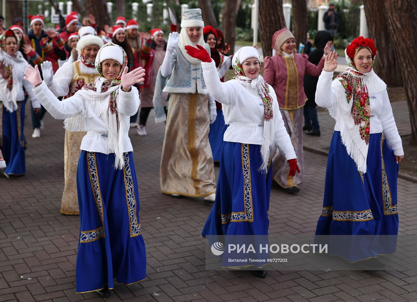 Шествие Дедов Морозов в Геленджике