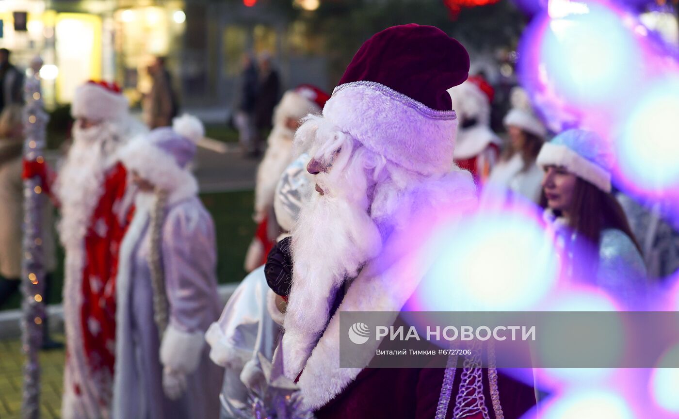 Шествие Дедов Морозов в Геленджике